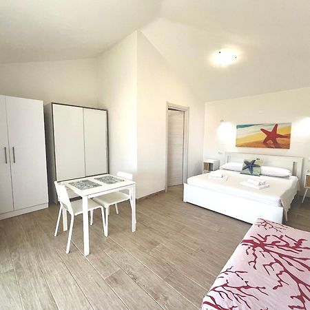 Case Vacanze "Bianco Mare" Porto Pino Luaran gambar