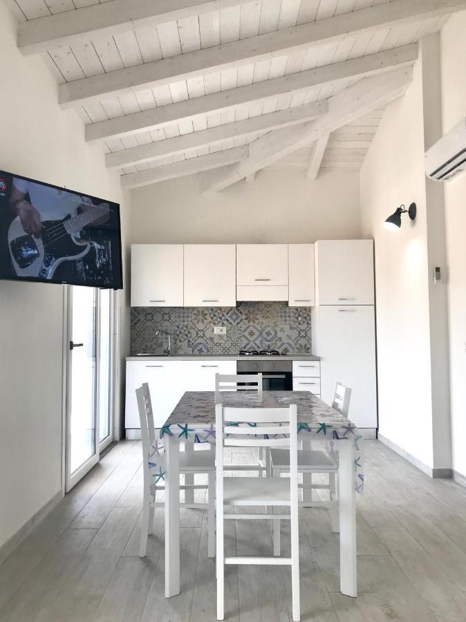 Case Vacanze "Bianco Mare" Porto Pino Luaran gambar